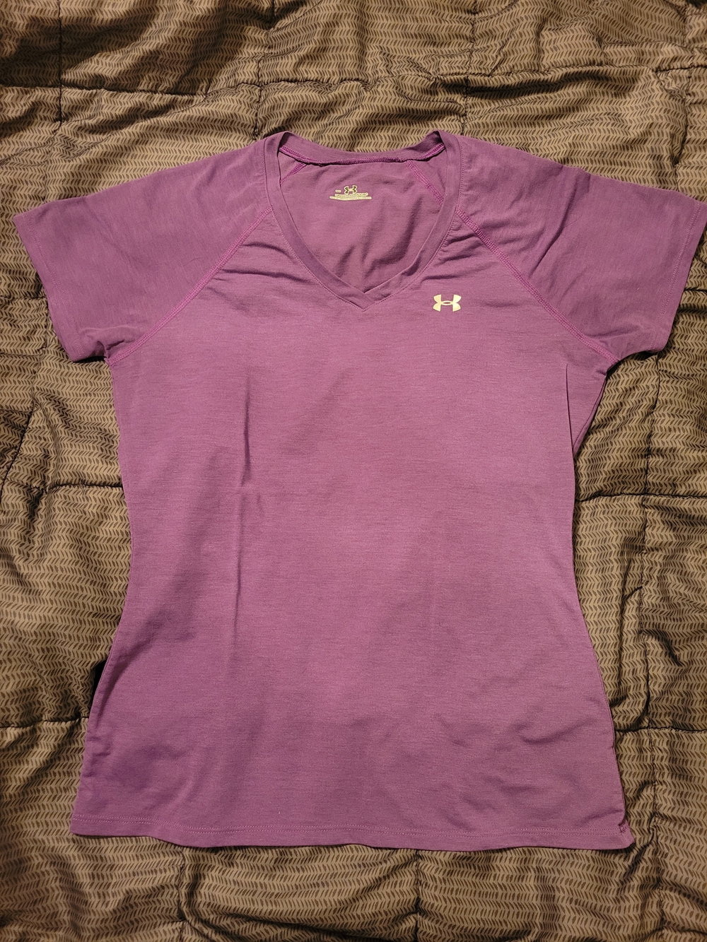 Under Armour Women's Lavender V-Neck Performance Tee, Size Small
